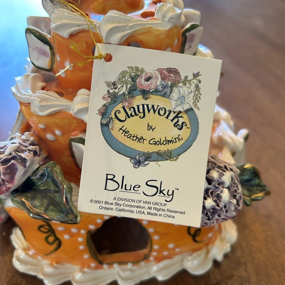 Blue Sky November birthday cake by Heather Goldminc - Picture 4 of 7